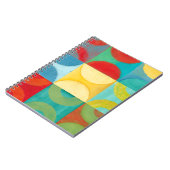 円とポップ・アートの正方形を使用した明るいアート ノートブック (左側)