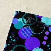 円と丸い図形のパターン（黒） ビーチタオル (インサイチュ)