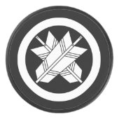 円の中で矢印を交差させる アイスホッケーパック (正面)