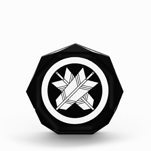 円の中で矢印を交差させる フォトブロック (正面)