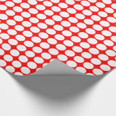 円の斑点 – 赤の上に白 ラッピングペーパー (角)