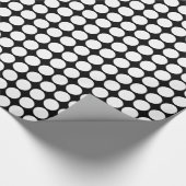 円の斑点 – 黒の上に白 ラッピングペーパー (角)