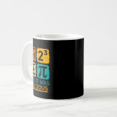 円周率の日 パイを食べておいしかった 面白い 数学パロディ メンズ コーヒーマグカップ (正面左)