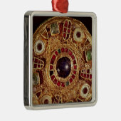 円形のブローチ メタルオーナメント (右)