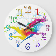 円形の時計はペンキおよびカラフル数のはねかけます