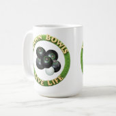 円形の芝生のボウルは芝生のボウルと生活している。 コーヒーマグカップ (正面左)