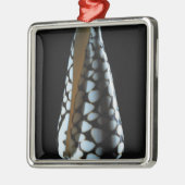 円錐形の貝2 メタルオーナメント (左)