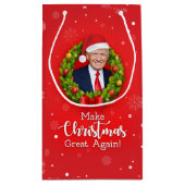 再びクリスマス素晴らしをトランプMAGAギフトおもしろいにする スモールペーパーバッグ (裏面)