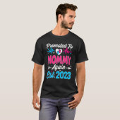 再びママに昇進2023すぐにママ妊娠になる Tシャツ (正面フル)