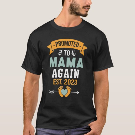 再びママに昇進2023ママになる新しいママ Tシャツ (正面)