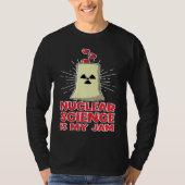 再生可能エネルギーに愛を込めるエンジニア 核科学は Tシャツ (正面)