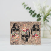 再生 – スカルが粉々から咲く ポストカード (スタンド正面)