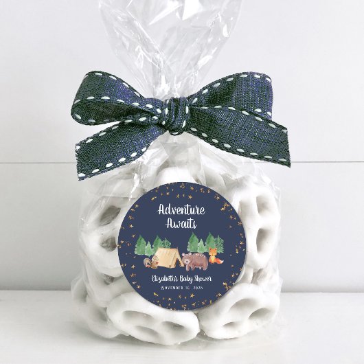 冒険がウッドランド動物の赤ちゃんシャワーを待つ ラウンドシール