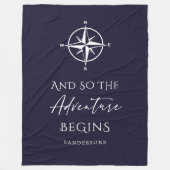 冒険がダークブルーパーソナライズされたに始まる フリースブランケット (正面)