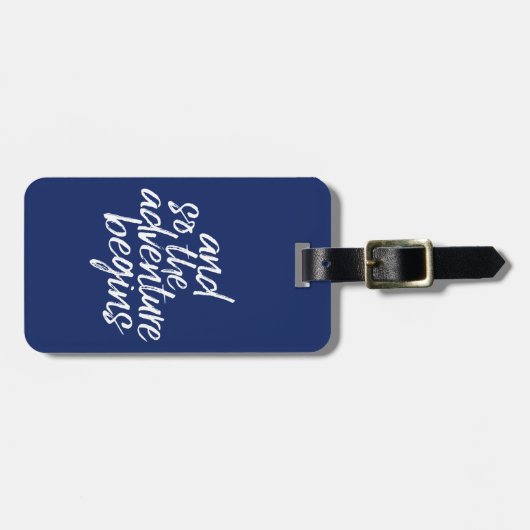 冒険が始まる – 色を編集できる ラゲッジタグ (正面横)