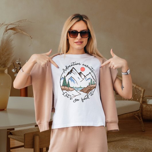 冒険が待ち受けているから探しに行こう Tシャツ