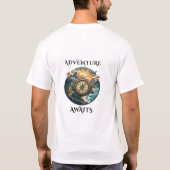 冒険が待っているデザイン Tシャツ (裏面)
