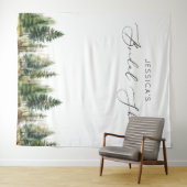 冒険が待っている森の松の木のブライダルシャワー タペストリー (インサイチュ(横))