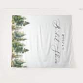 冒険が待っている森の松の木のブライダルシャワー タペストリー (正面(横))