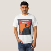 冒険が待っている 山のシルエット レトロな夕焼け Tシャツ (正面フル)