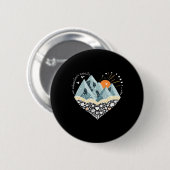 冒険が待っている 山 登山 キャンピング 自然 愛好家 缶バッジ (正面&裏面)