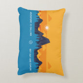 冒険が日没を探索して出かけようとしている アクセントクッション (裏面(縦))