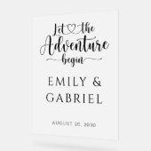 冒険にカスタムウェディングを始めさせる アクリルサイン (傾斜)