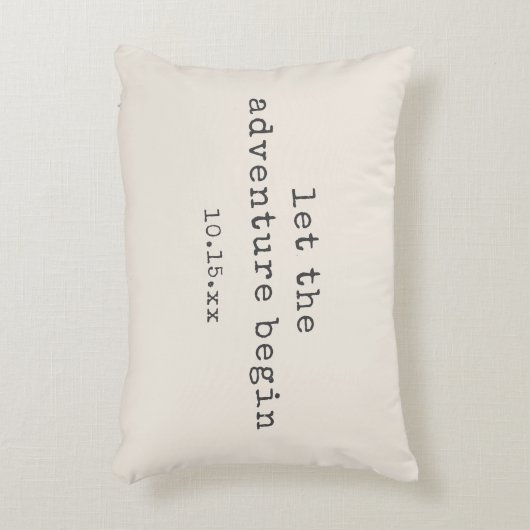 冒険の始まり ミニマルな結婚式の日付の名言 アクセントクッション (正面(垂直))