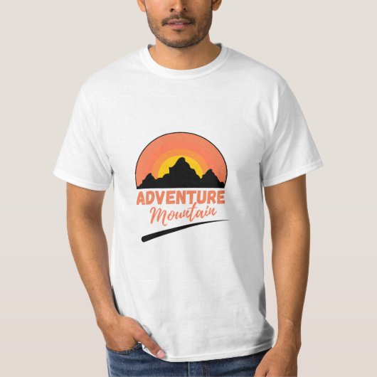 冒険の山のTシャツ Tシャツ (正面)