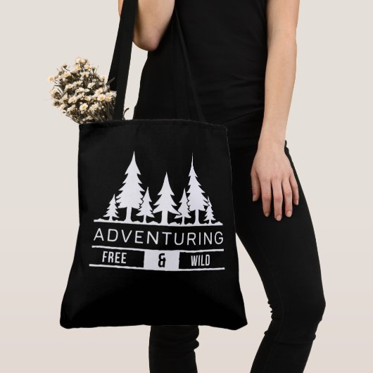 冒険の森の松の自由奔放な自然デザイン トートバッグ (クローズアップ)