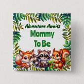 冒険はウッドランドのお母さんが赤ちゃんシャワーを待つ 缶バッジ (正面)