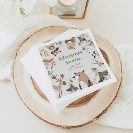 冒険はウッドランド動物のセージ赤ちゃんシャワーを待つ スタンダードカクテルナプキン