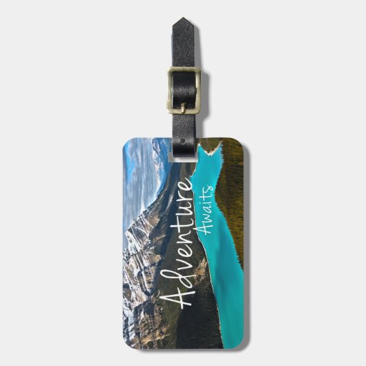 冒険は写真撮影を待ちます ラゲッジタグ (正面縦)