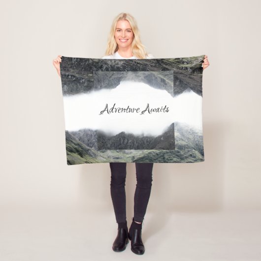 冒険は待ちます フリースブランケット (インサイチュ)