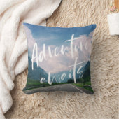 冒険は旅行引用文を待ちます クッション (ブランケット)