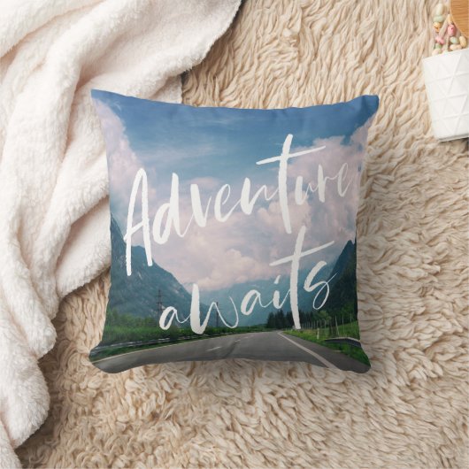 冒険は旅行引用文を待ちます クッション (ブランケット)