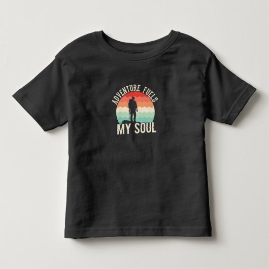 冒険は私の魂を燃やす – さまよう、探索、繰り返し トドラーTシャツ (正面)