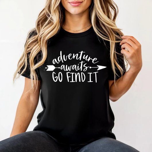 冒険は、それを見つけるのを待っている Tシャツ