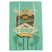 冒険をレトロなスタイルデザイン ミディアムペーパーバッグ (裏面)