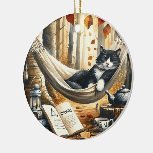 冒険を夢見る白黒のタキシード猫 セラミックオーナメント (左)