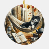 冒険を夢見る白黒のタキシード猫 セラミックオーナメント (裏面)