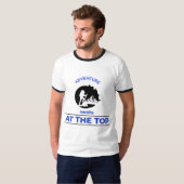 冒険ハイキング、冒険が頂上を待つ Tシャツ (正面フル)