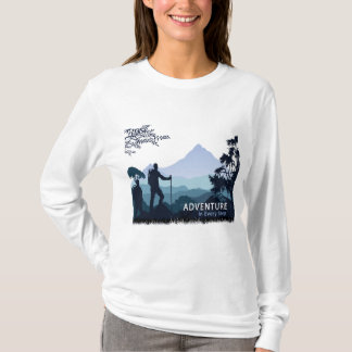 冒険ハイキング、冒険の一歩 Tシャツ
