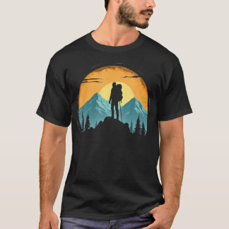 冒険大自然キャンプ山岳愛好家 Tシャツ