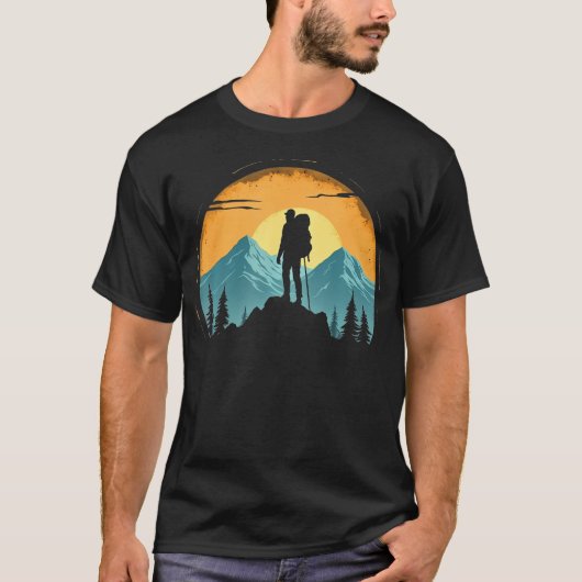 冒険大自然キャンプ山岳愛好家 Tシャツ (正面)