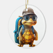 冒険好きで可愛い亀にリュックサックを セラミックオーナメント (左)