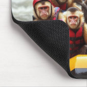 冒険好きなカプチンモンキーホワイトウォーター漂流 マウスパッド (コーナー)