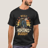 冒険好きな秋田犬ハイカー 野外探検家 Tシャツ (正面)