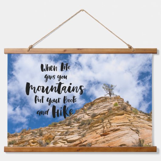 冒険好き 吊り下げ型タペストリー (正面)