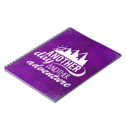 冒険引用文 – 山々の背景 ノートブック (左側)